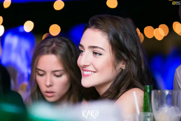 Foto de portada del álbum Raro SkyBar (2017)