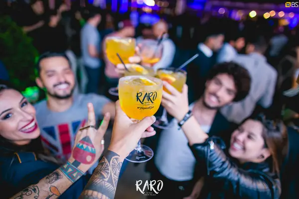 Foto de capa do álbum Raro SkyBar (2018)