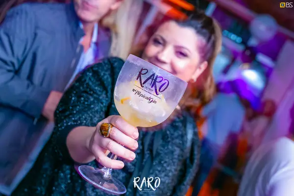 Foto de capa do álbum Raro Skybar (2018)